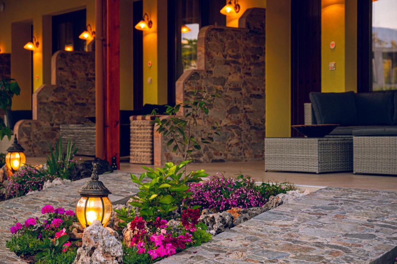 פלאקה ליטוחורו Simi Luxury Suites מראה חיצוני תמונה